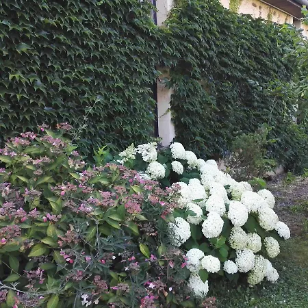 F.erme Renovee Au Milieu D'un Jardin Paysager Bed & Breakfast