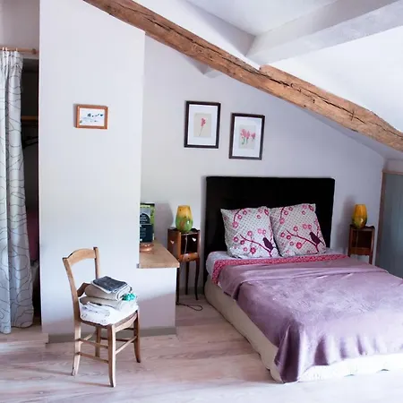 F.erme Renovee Au Milieu D'un Jardin Paysager