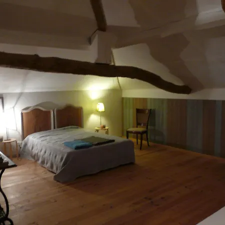 Bed & Breakfast F.erme Renovee Au Milieu D'un Jardin Paysager